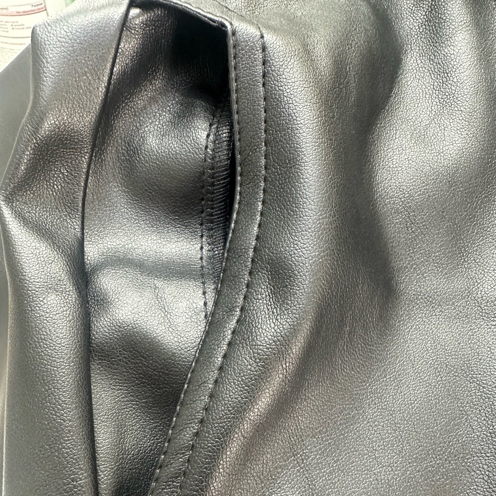 **NWOT Faux Black Leather Skirt 18/20 - Picture 4 of 6